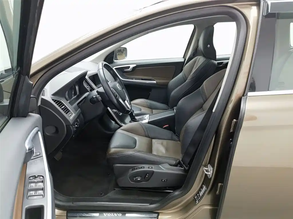 Volvo XC60 2015 — фото 10