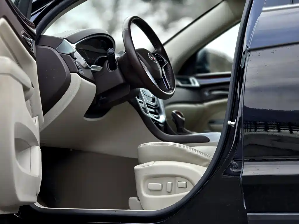 Cadillac SRX 2013 — фото 16