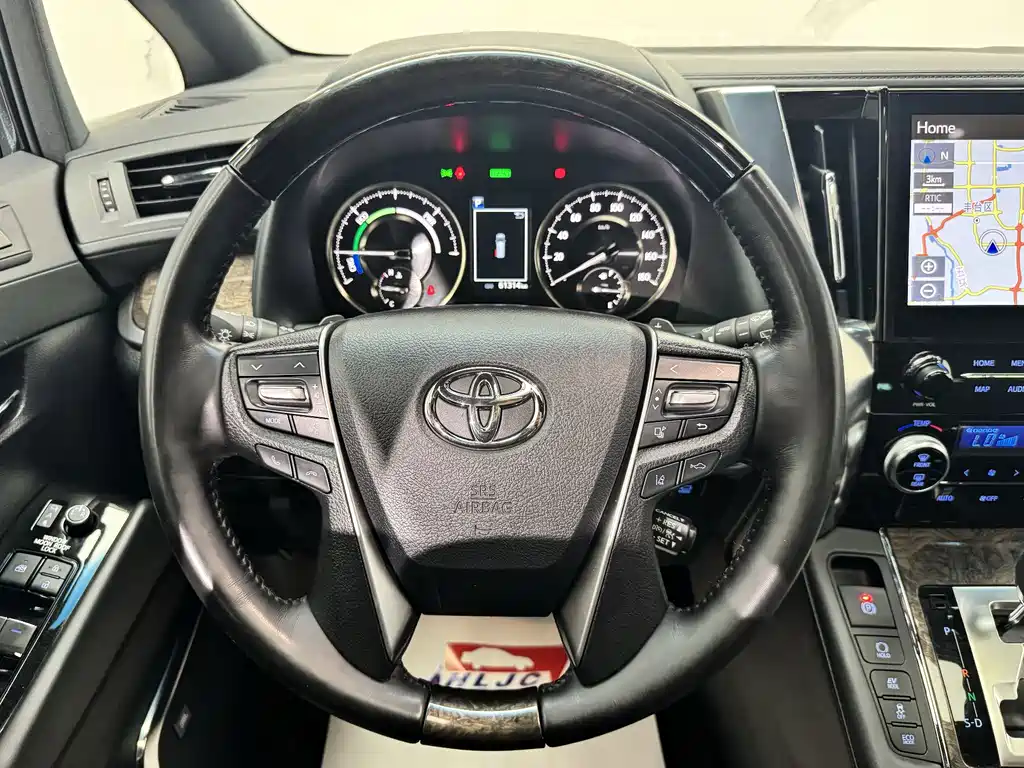 Toyota Alphard 2022 — фото 11