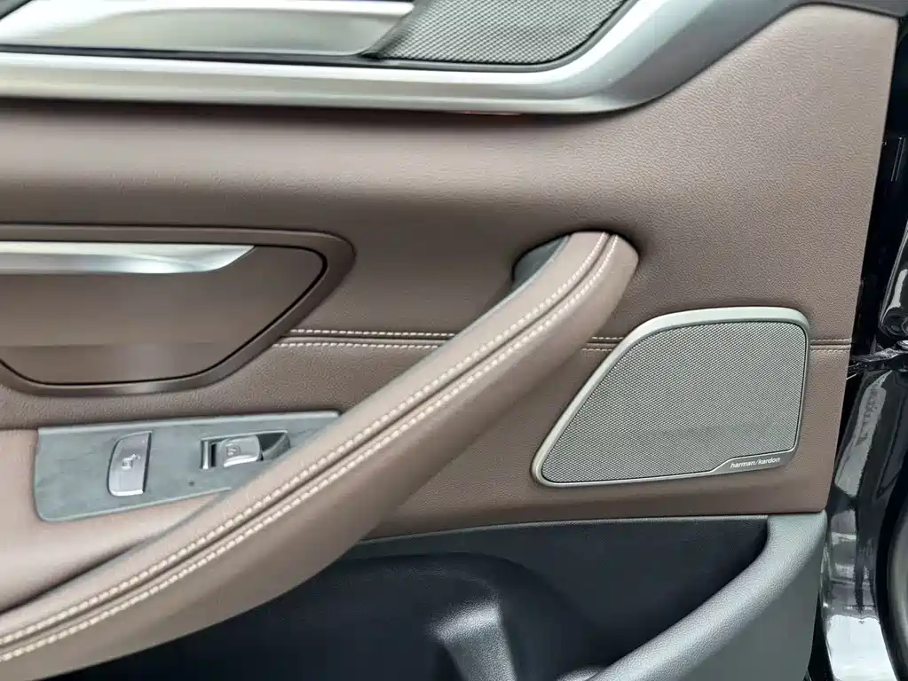 BMW 5 Series 2023 — фото 18