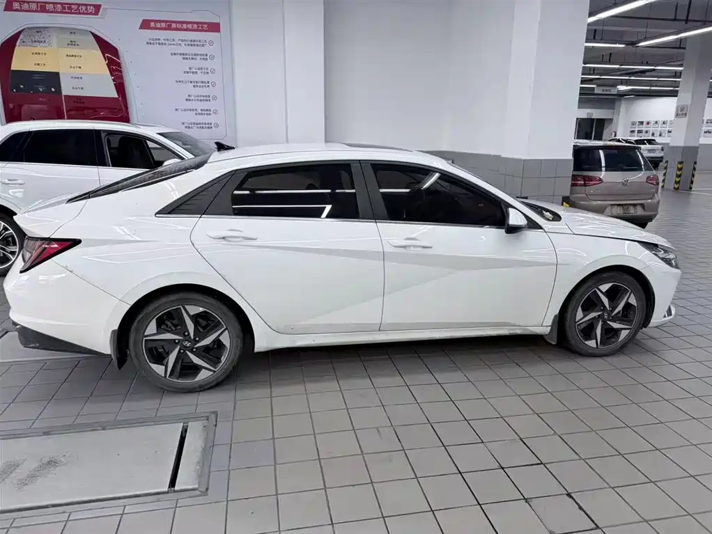 Hyundai Elantra 2022