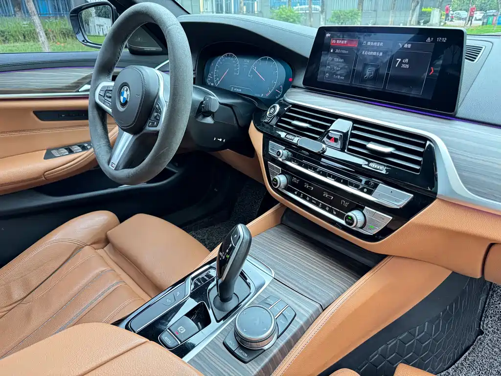 BMW 5 Series 2019 — фото 23
