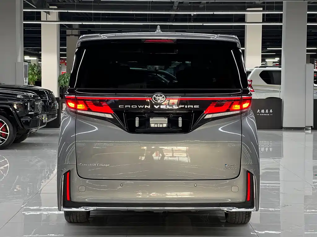 Toyota Vellfire 2023 — фото 5