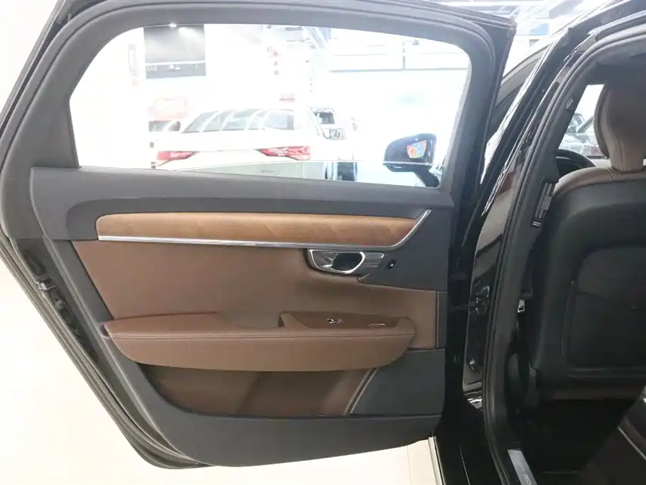 Volvo S90 PHEV 2021 — фото 14