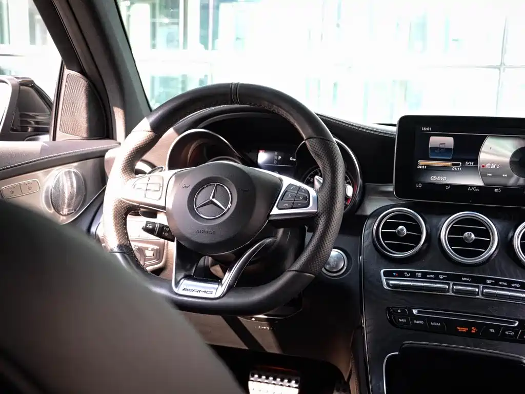 Mercedes-Benz GLC AMG 2019 — фото 20