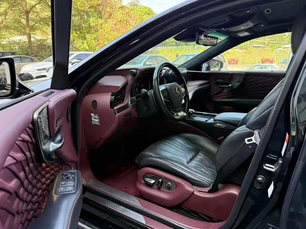 Lexus LS 2022