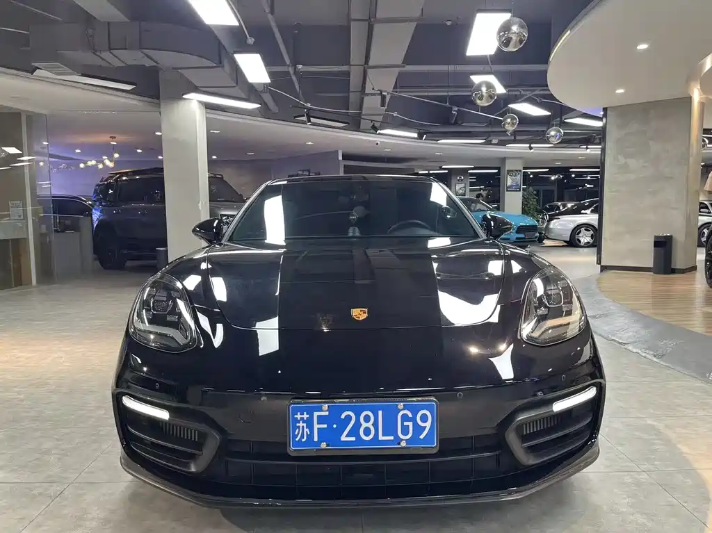 Porsche Panamera 2023