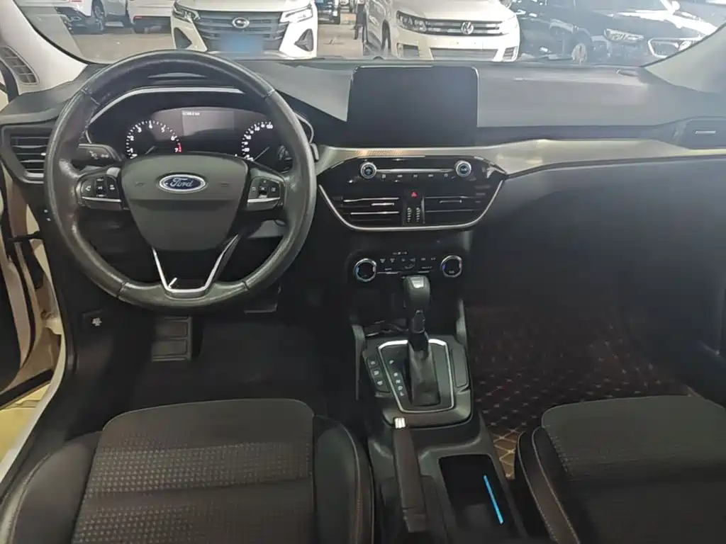 Ford Focus 2019 — фото 10