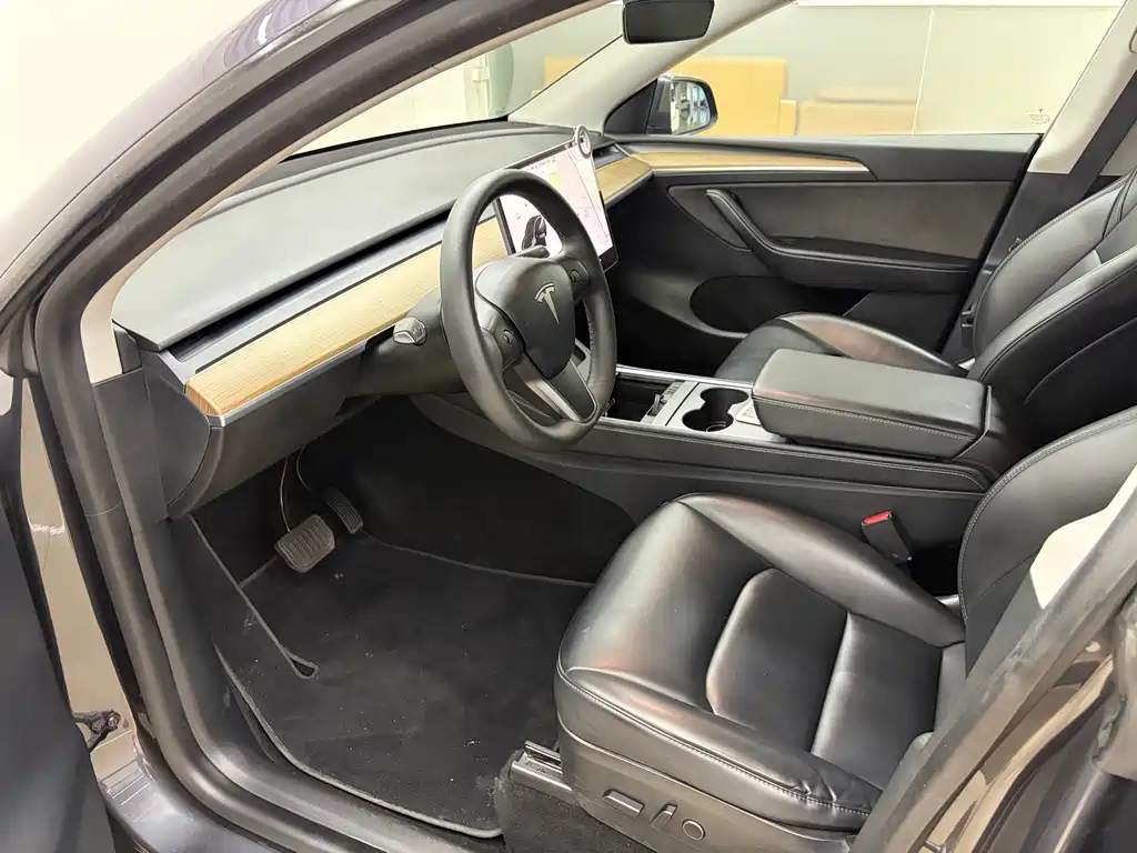 Tesla Model Y 2021