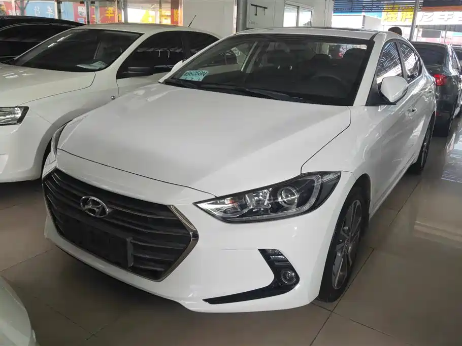 Hyundai Elantra 2016 — фото 1