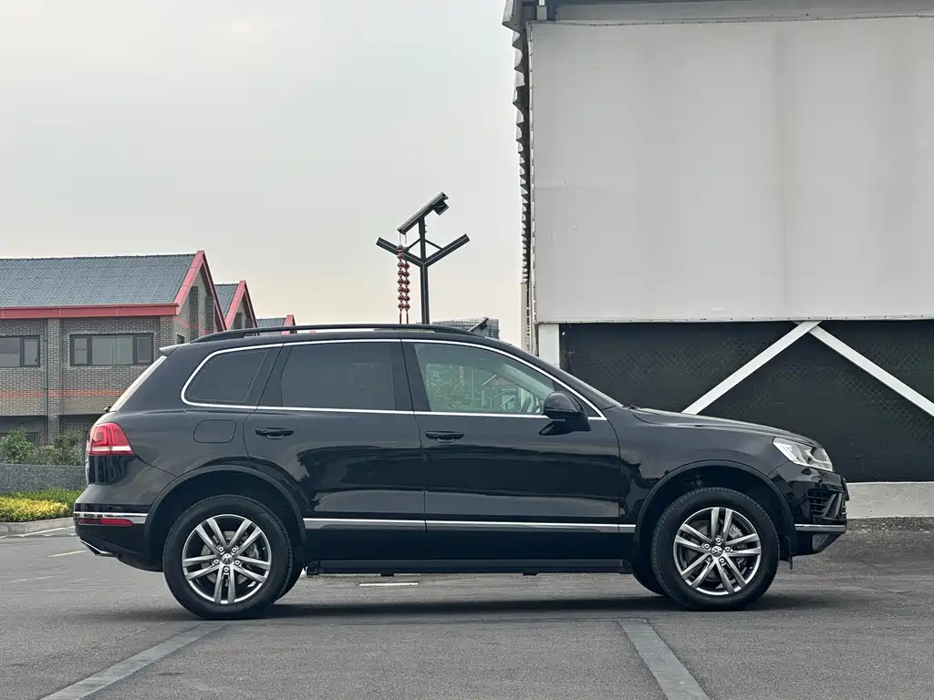 Volkswagen Touareg 2017 — фото 8