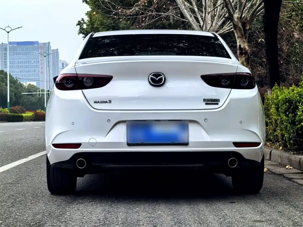 Mazda 3 Axela 2023 — фото 11