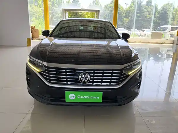Volkswagen Passat 2023