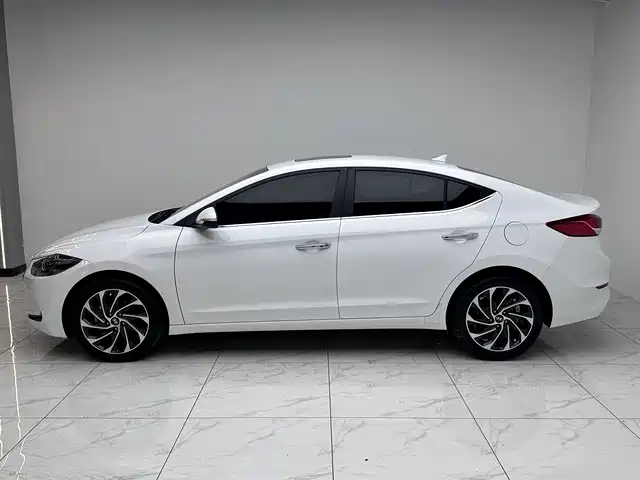 Hyundai Elantra 2019 — фото 3