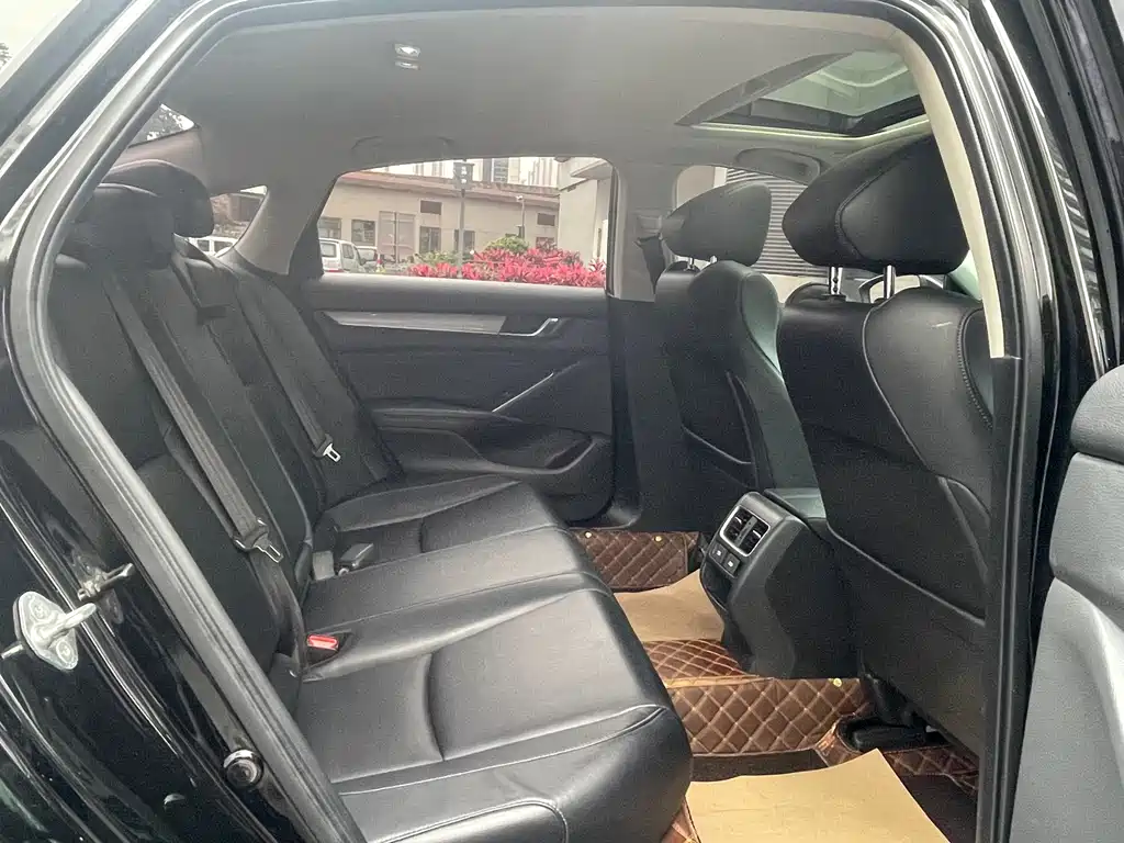 Honda Accord 2022 — фото 10
