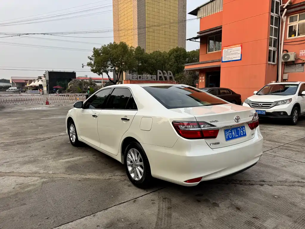 Toyota Camry 2017 — фото 6