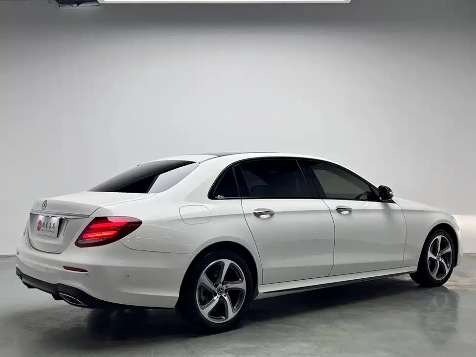 Mercedes-Benz E-Class 2018 — фото 19