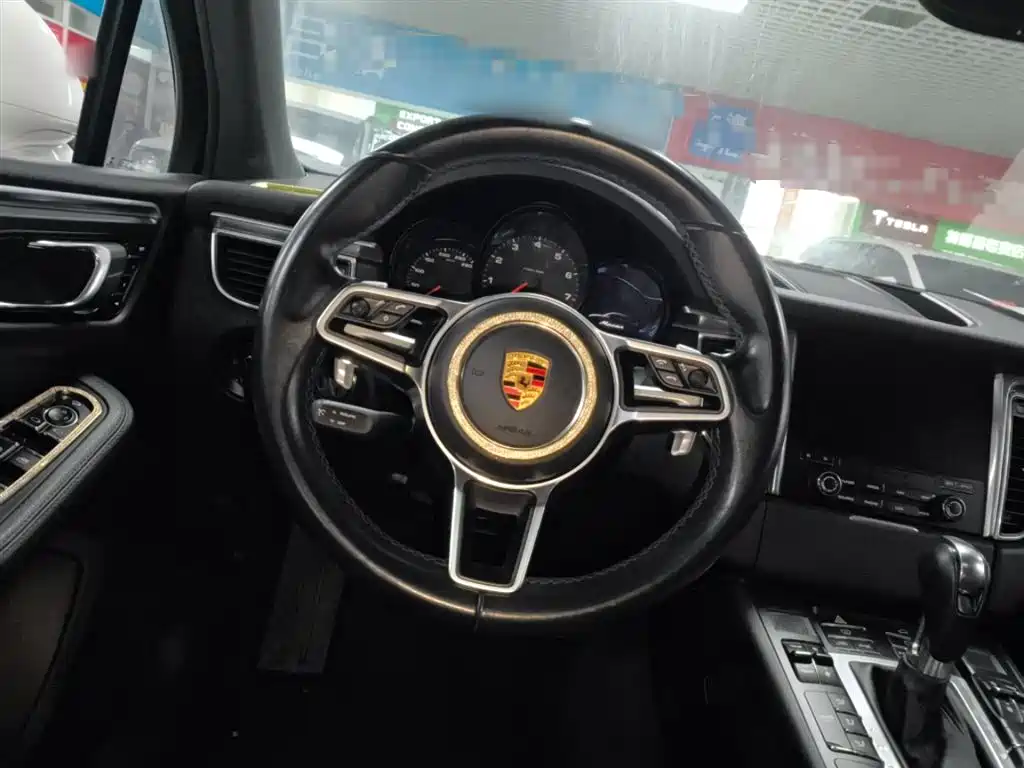Porsche Macan 2017 — фото 11