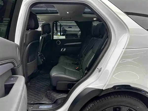 Land Rover Discovery 2024
