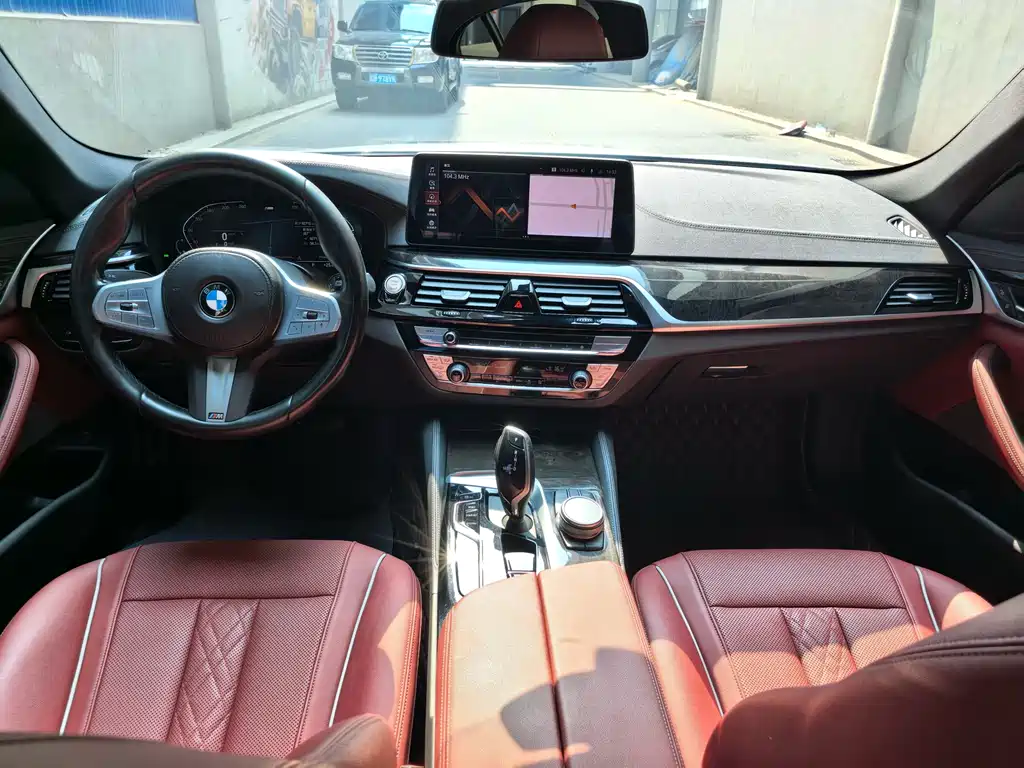 BMW 5 Series 2023 — фото 11