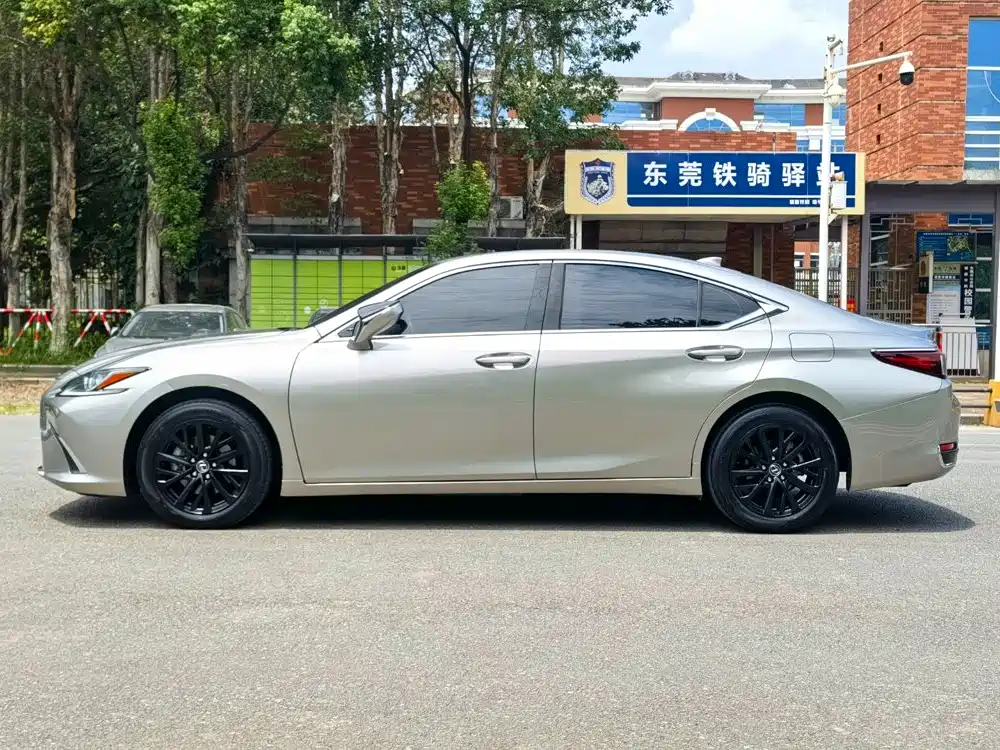 Lexus ES 2022 — фото 4