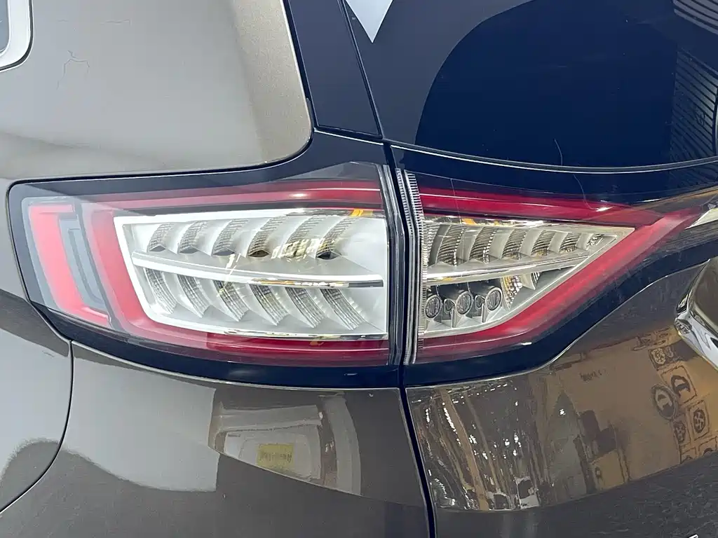 Ford Edge 2017 — фото 10