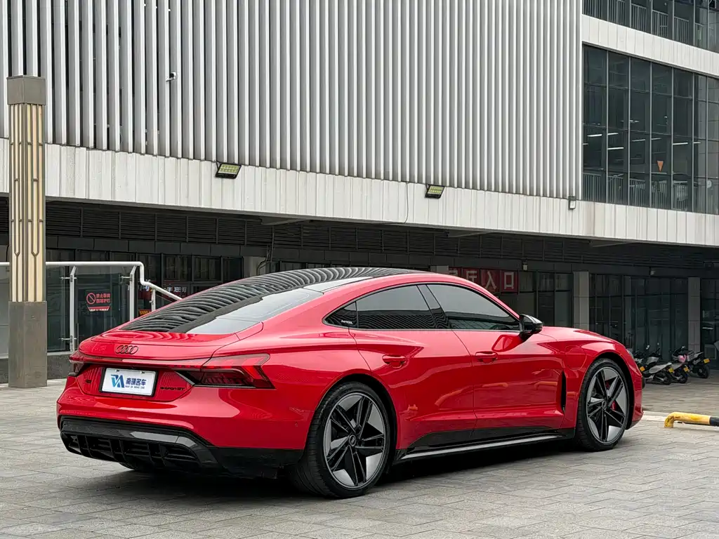Audi RS e-tron GT 2024 — фото 6
