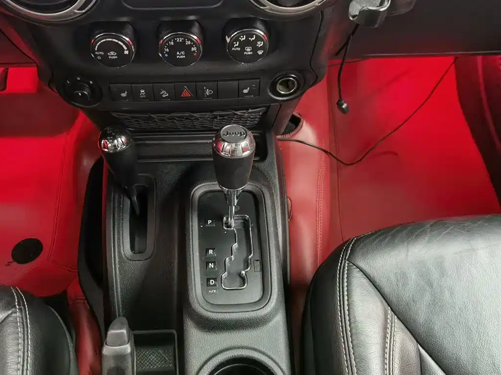 Jeep Wrangler 2017 — фото 13