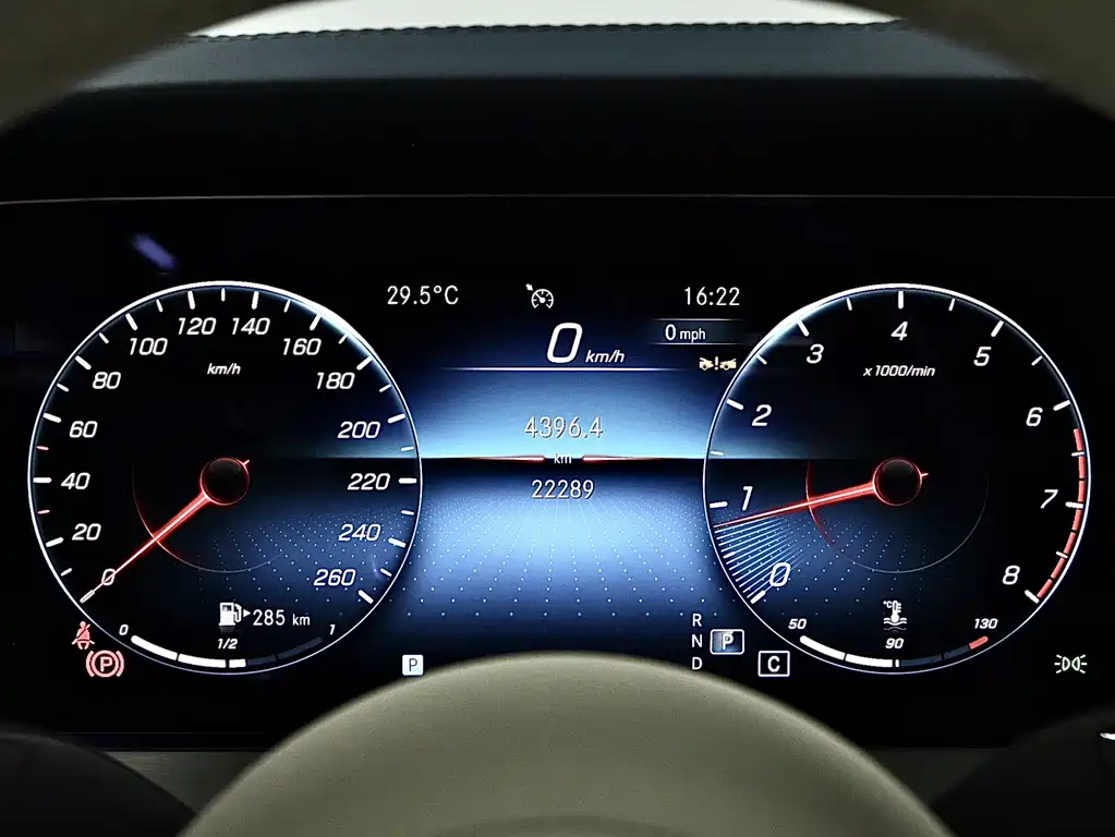 Mercedes-Benz E-Class 2023 — фото 9
