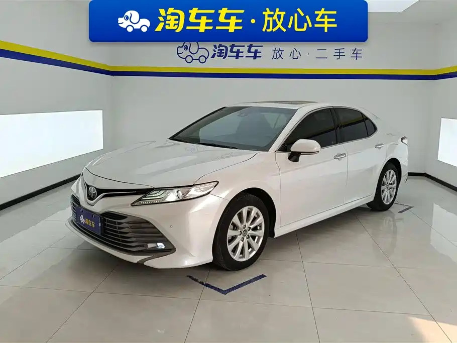 Toyota Camry 2020 — фото 1