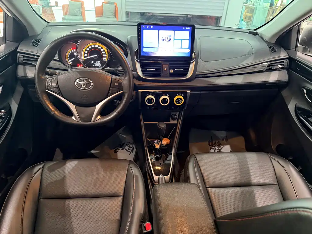 Toyota Yaris L 2022 — фото 12