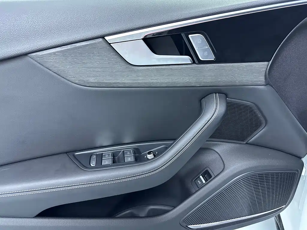 Audi A4L 2024 — фото 7