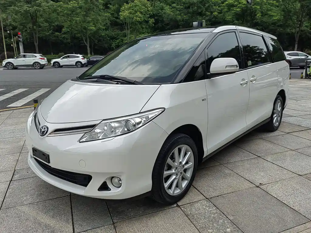 Toyota Previa 2017 — фото 1
