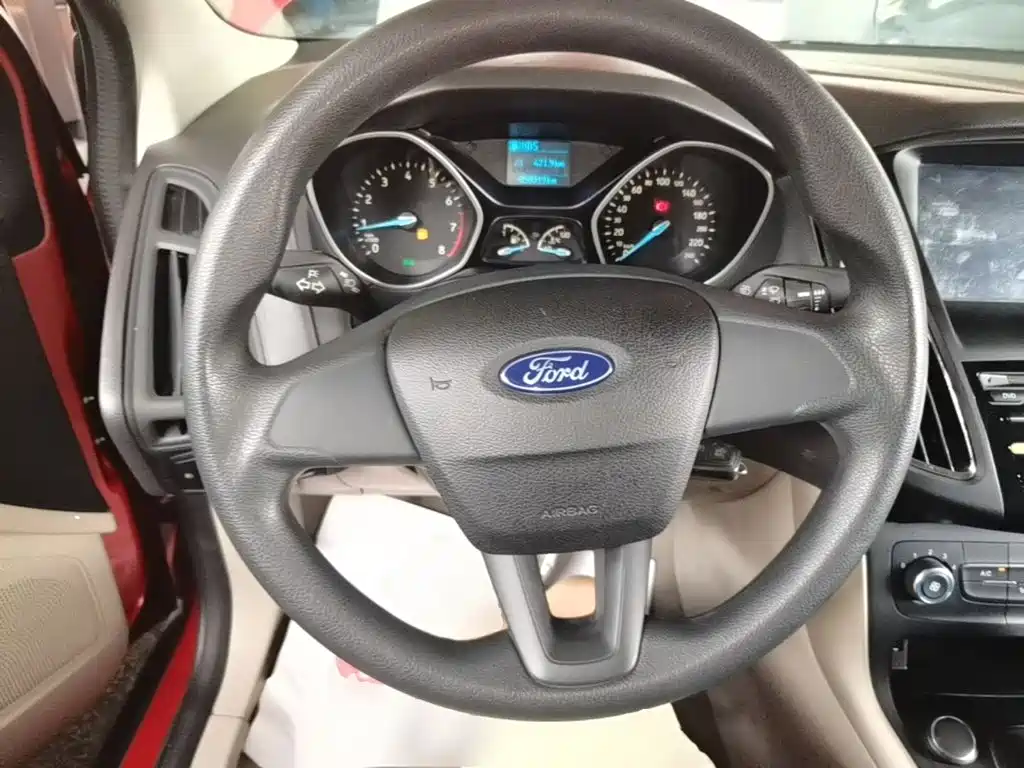 Ford Focus 2017 — фото 11