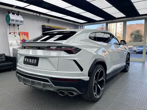 Lamborghini Urus 2021