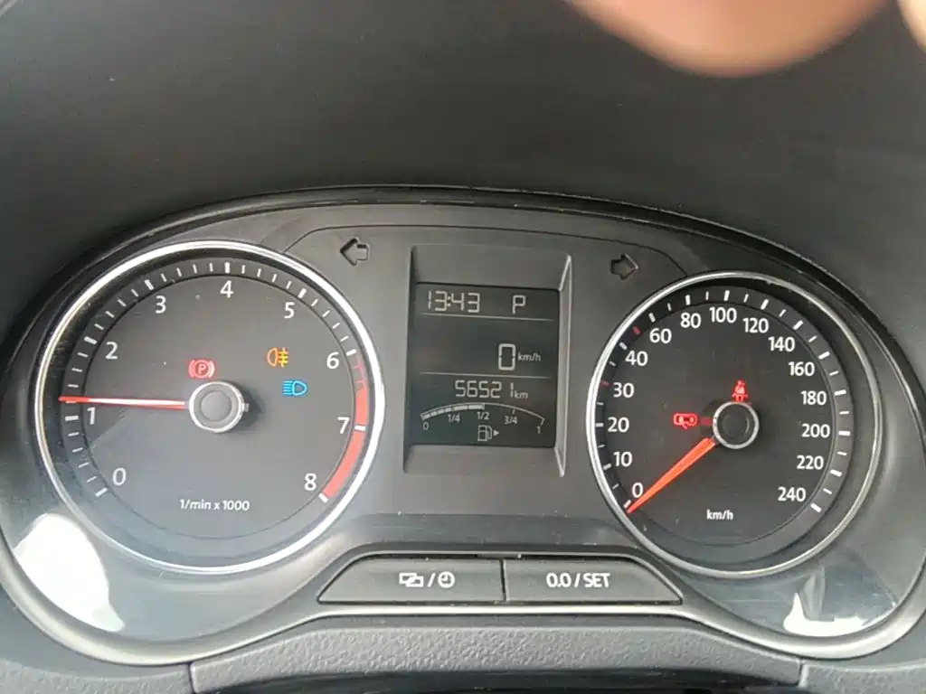 Volkswagen Polo 2015 — фото 12