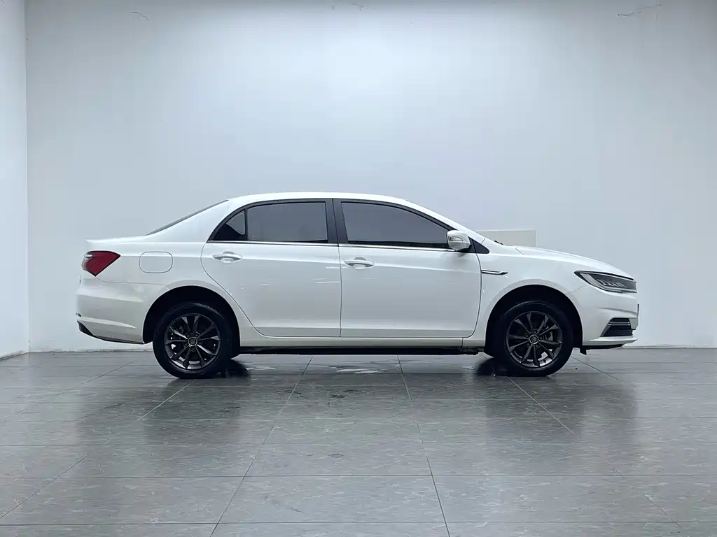 BYD Qin NEV 2022 — фото 9