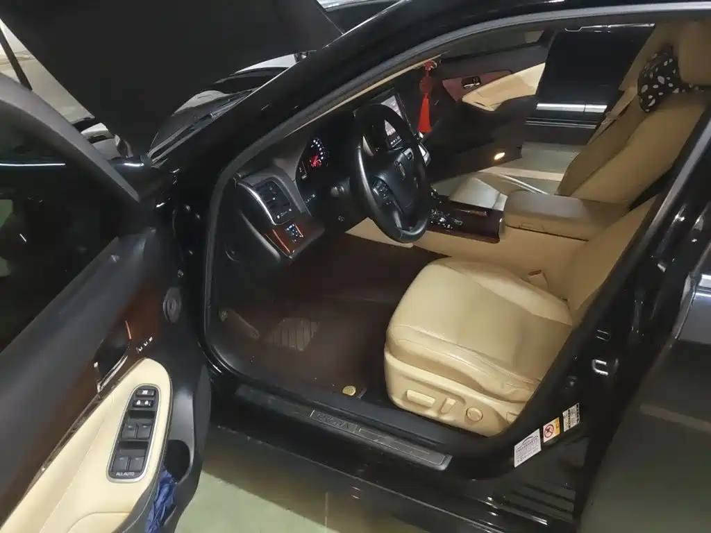 Toyota Crown 2015 — фото 14