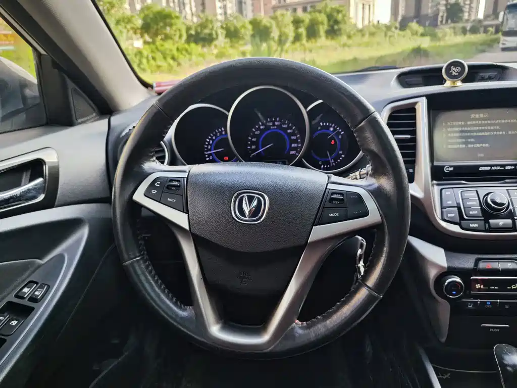 Changan Eado XT 2015 — фото 13