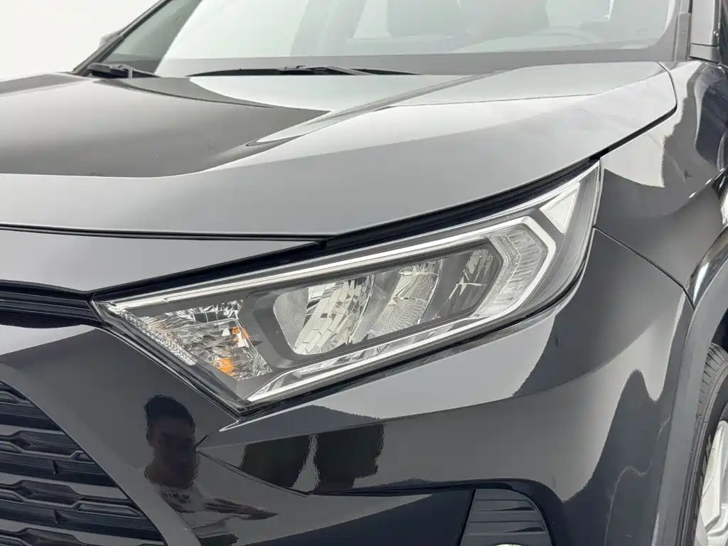 Toyota RAV4 2022 — фото 10