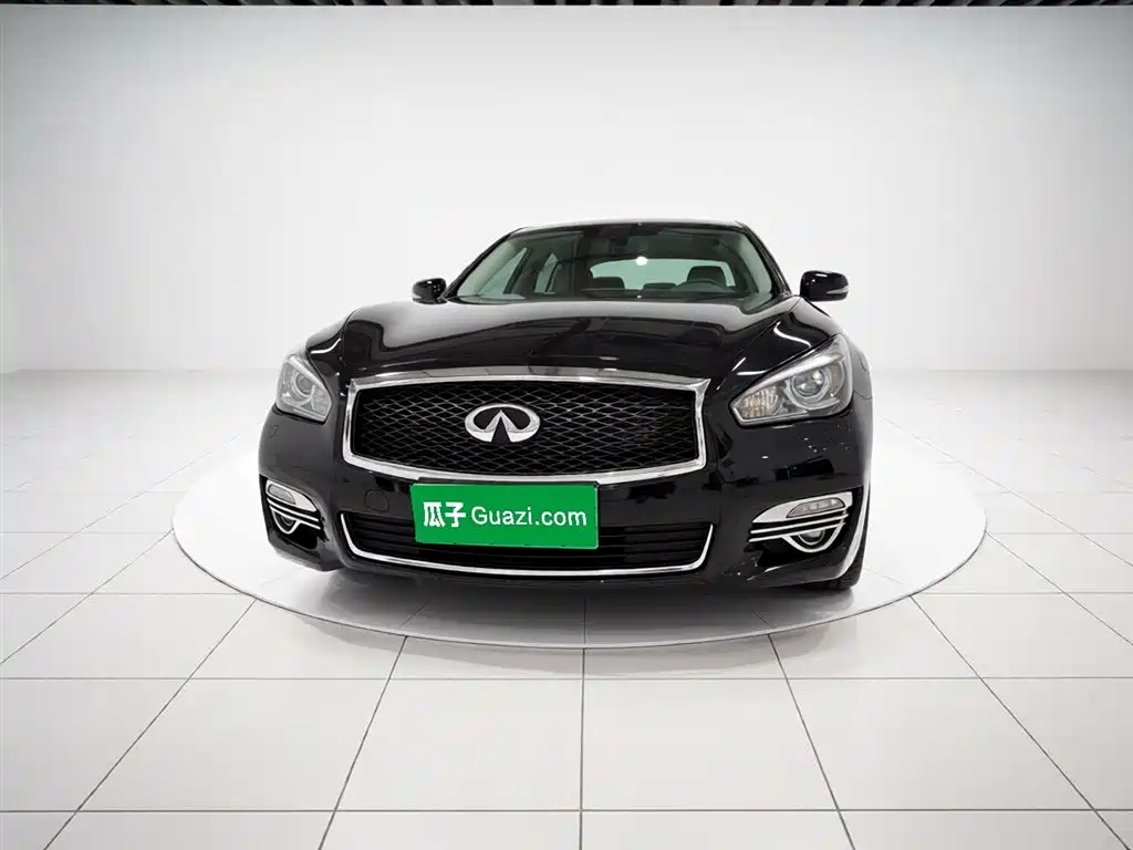 Infiniti Q70 2016