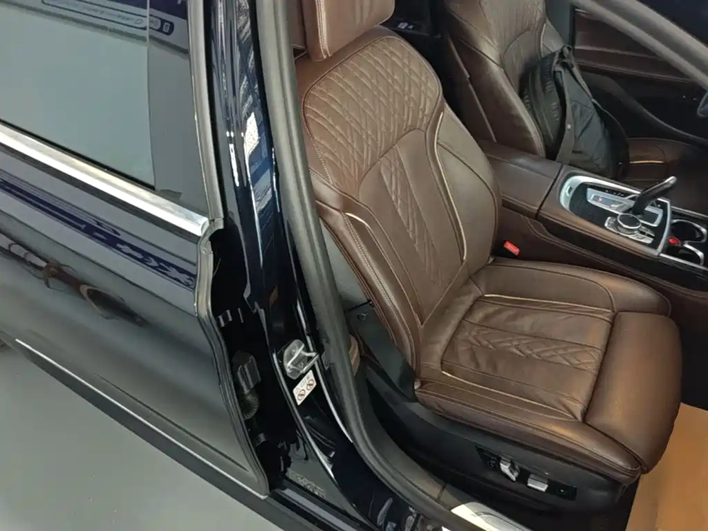 BMW 7 Series 2019 — фото 25