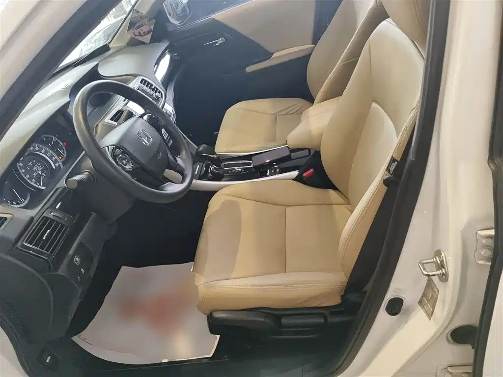 Honda Accord 2016 — фото 11