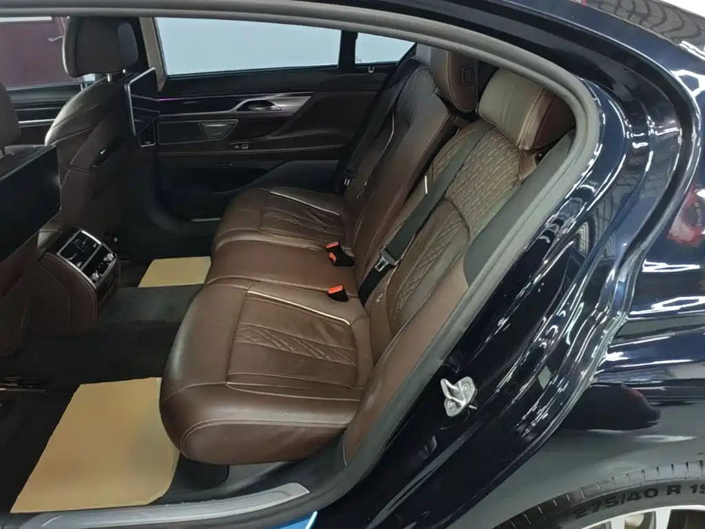 BMW 7 Series 2019 — фото 17