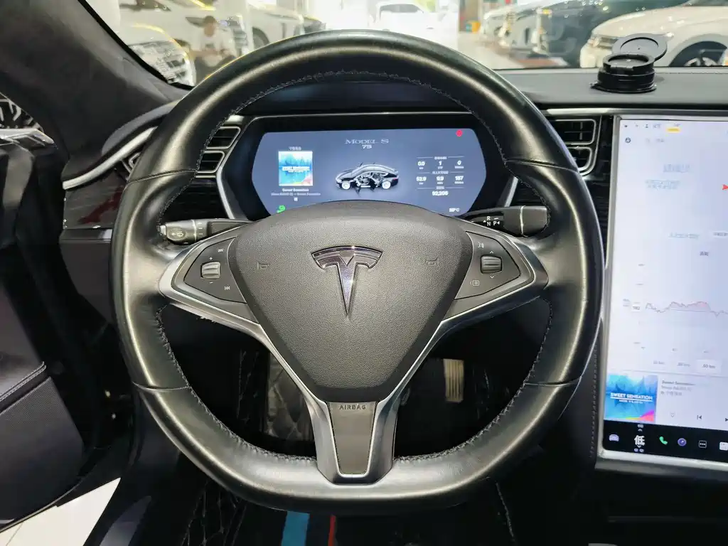 Tesla Model S 2017 — фото 10