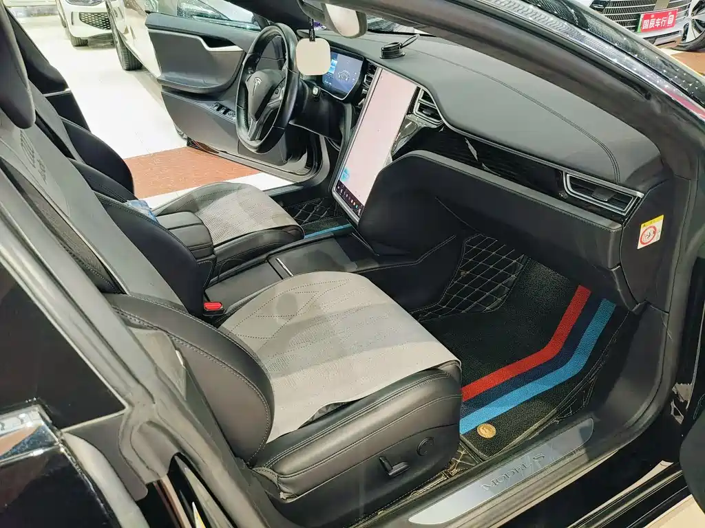 Tesla Model S 2017 — фото 13