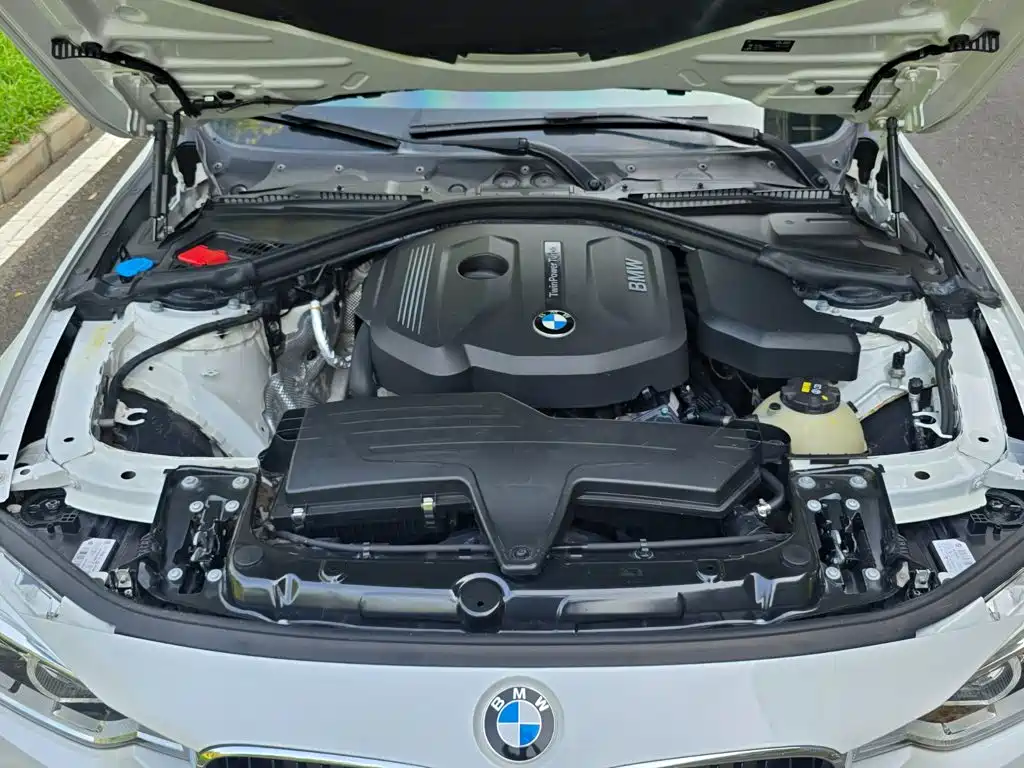 BMW 3 Series 2017 — фото 18