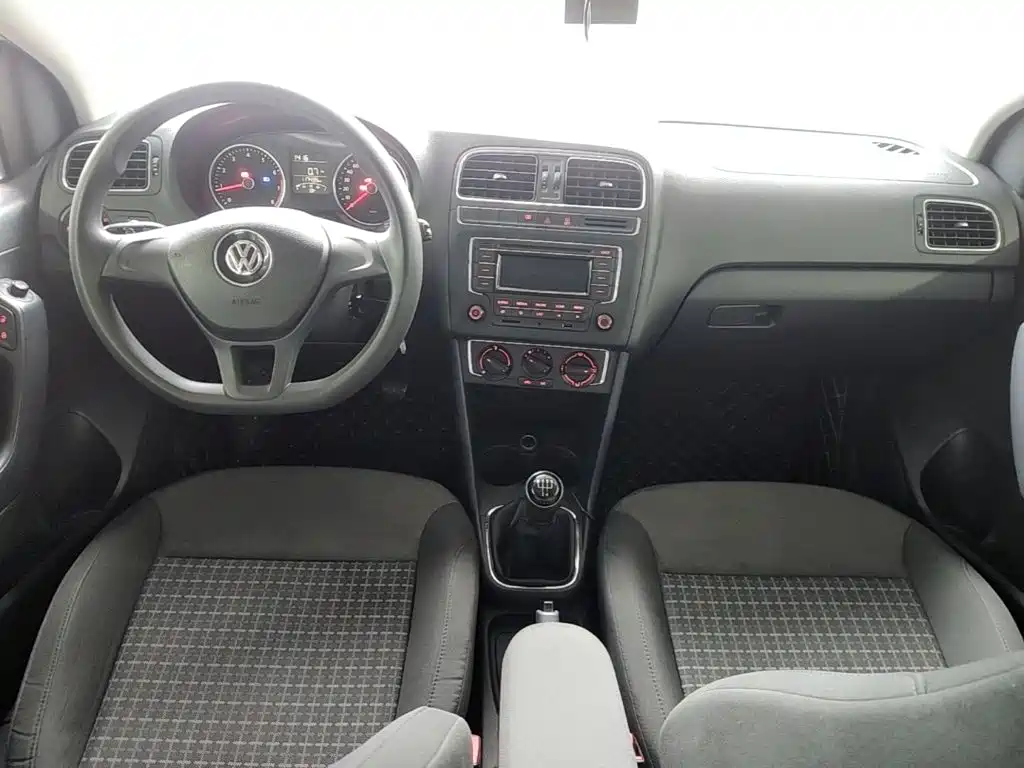 Volkswagen Polo 2015 — фото 10