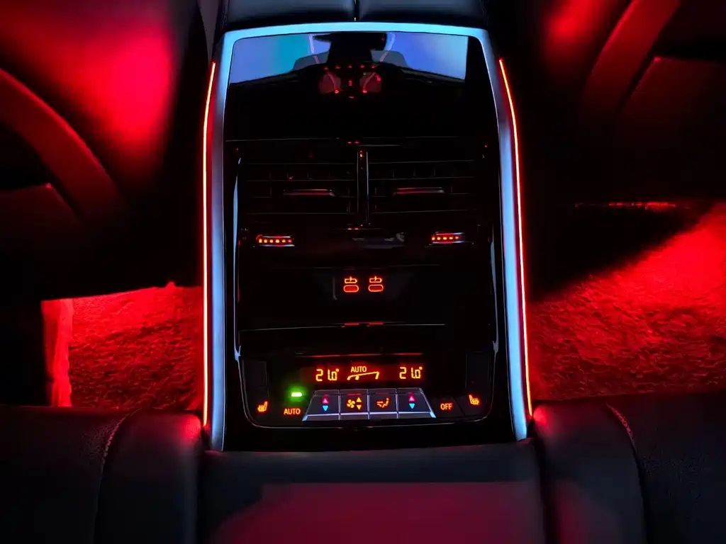 BMW 8 Series 2021 — фото 12