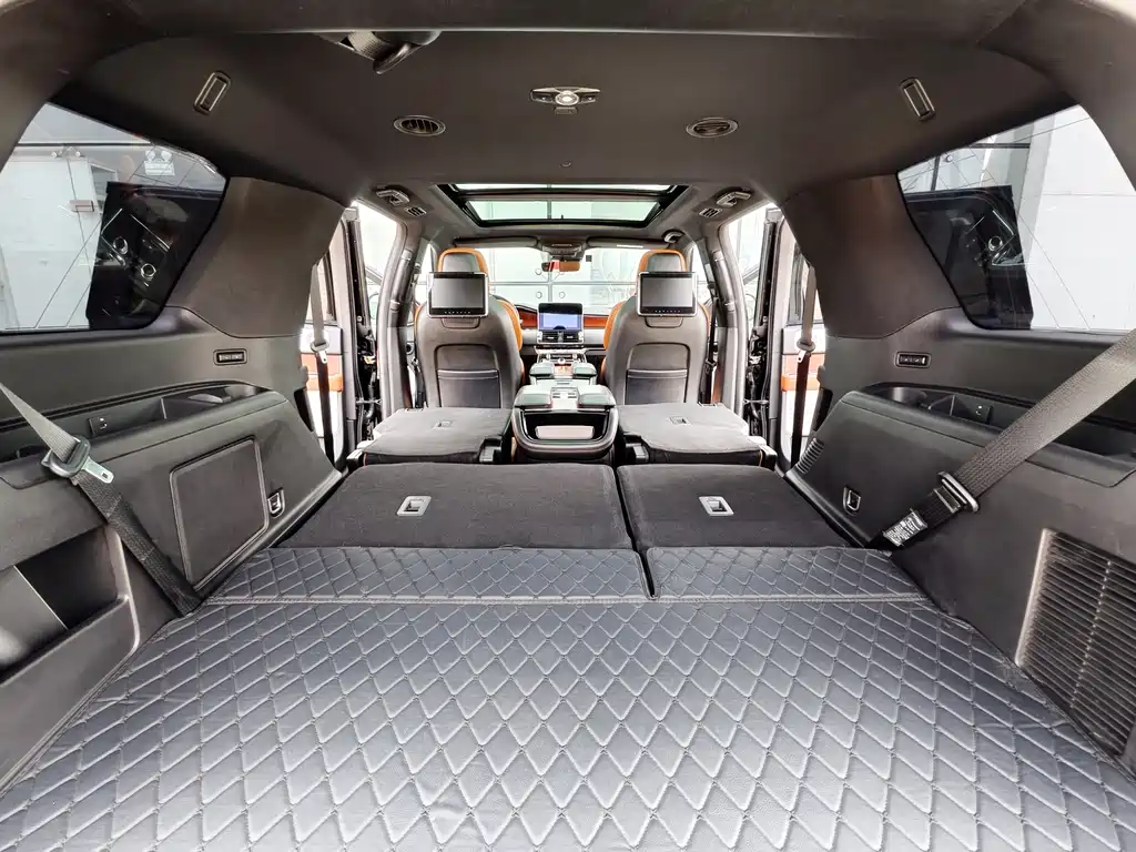 Lincoln Navigator 2019 — фото 20